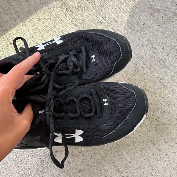 Under Armour Charged Assert 9 Black Youth size 4Y - Picture 8 of 9